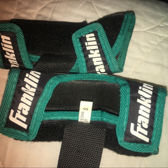 💞 $4 sale (these items must go) Franklin wrist guards pair: youth small - Picture 3 of 8